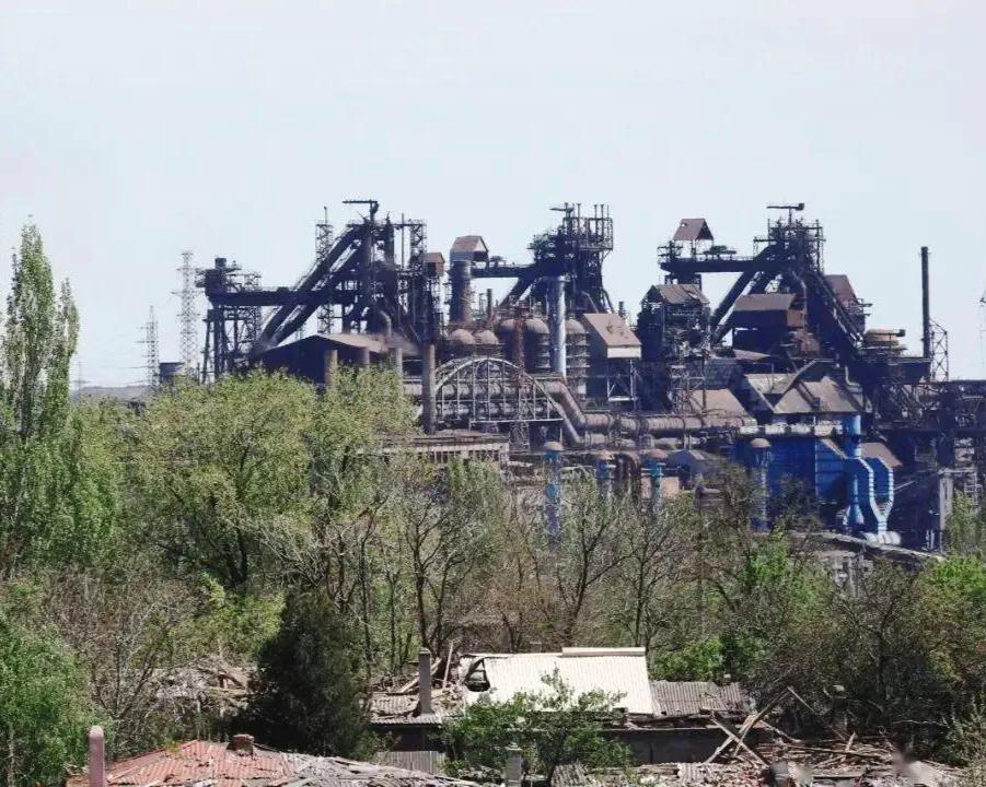 马里乌波尔和亚速钢铁厂，亚速海北岸的港口城市