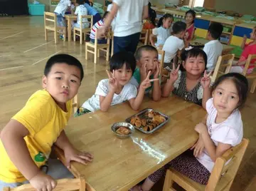 2022幼儿园庆祝中秋佳节主题教案模板（幼儿园中秋节吃月饼教育教案范本）