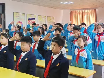 2022小学生少先队员入队仪式策划书范文（红领巾少先队员入队活动策划案范例）