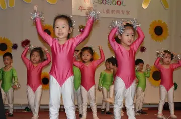 2022载歌载舞幼儿园舞蹈训练主题教案范文（欢欣鼓舞幼儿园舞蹈课程教育教案范例）