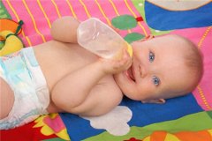 宝宝不爱喝水怎么办（这几大妙招学起来）